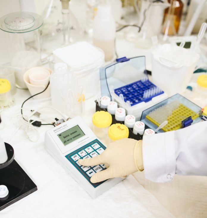 scientist-in-laboratory-3735707 Test