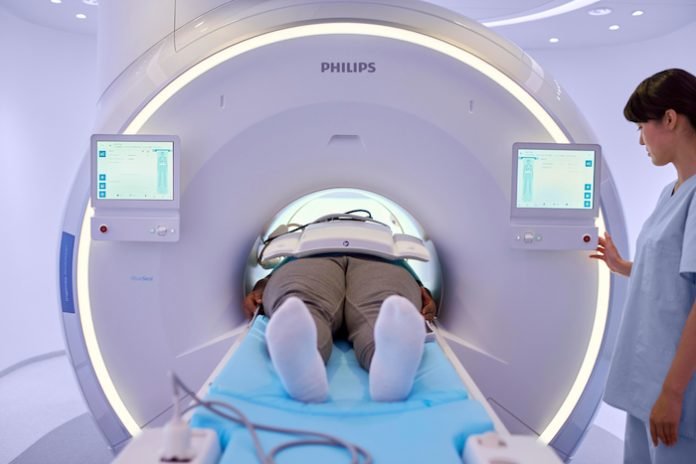 Phillips-mr-2409-ngwb-5063Web700 Philips Ingenia Ambition helium-free MR scanner Photo Philips