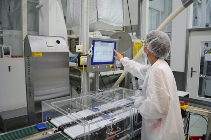 Pharma_CW_DSC_0052 A checkweigher typically includes a precision weighing platform, conveyors and automated reject devices